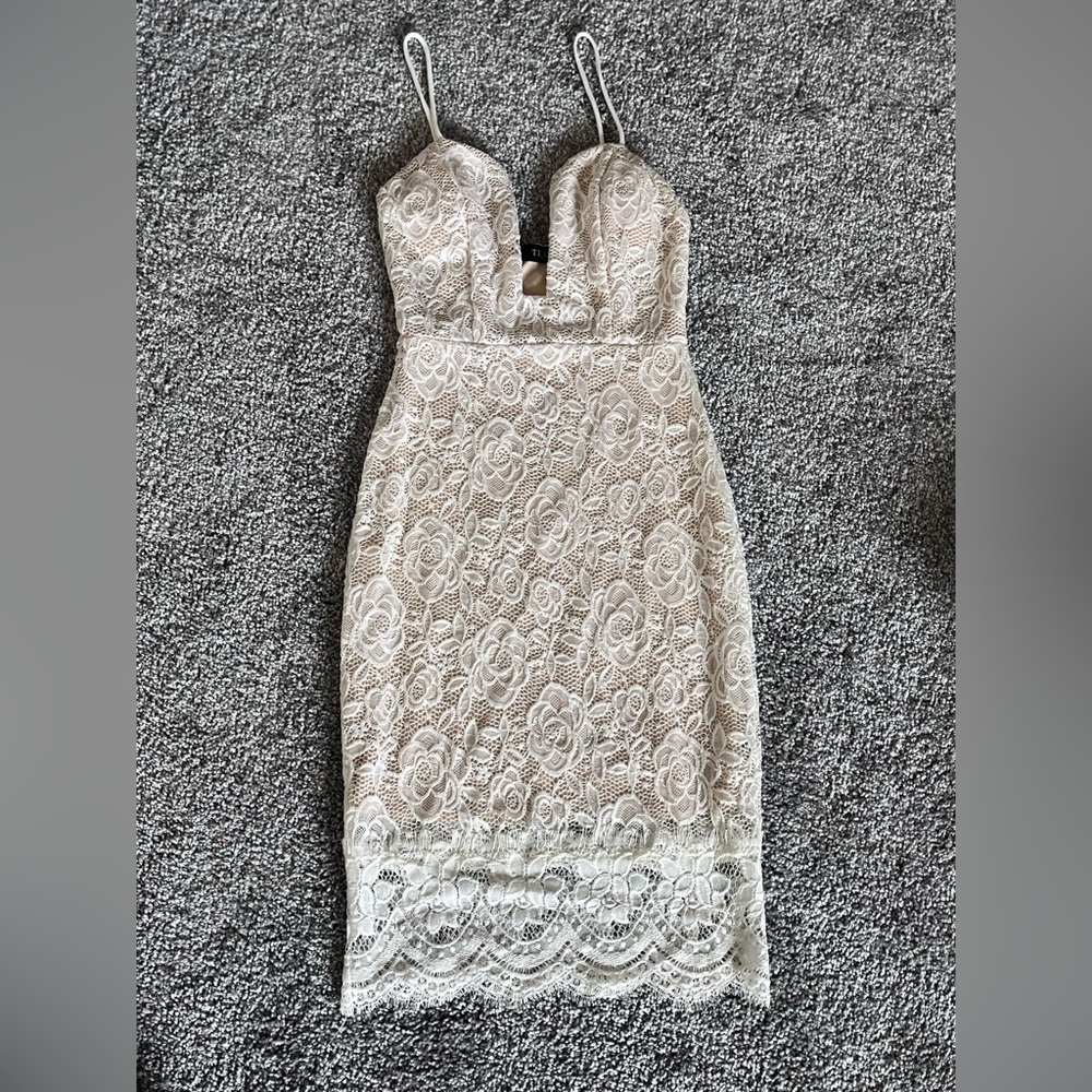 Small boutique white and tan lace dress.